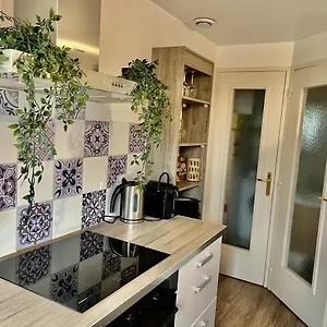 Le Petit , Jolie Maisonnette Terrasse Netflix Parking Prive Jeux De Societe Bourg-en-Bresse